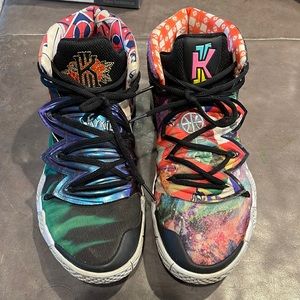 Kyrie’s Nike sneakers (Kybrid S2)